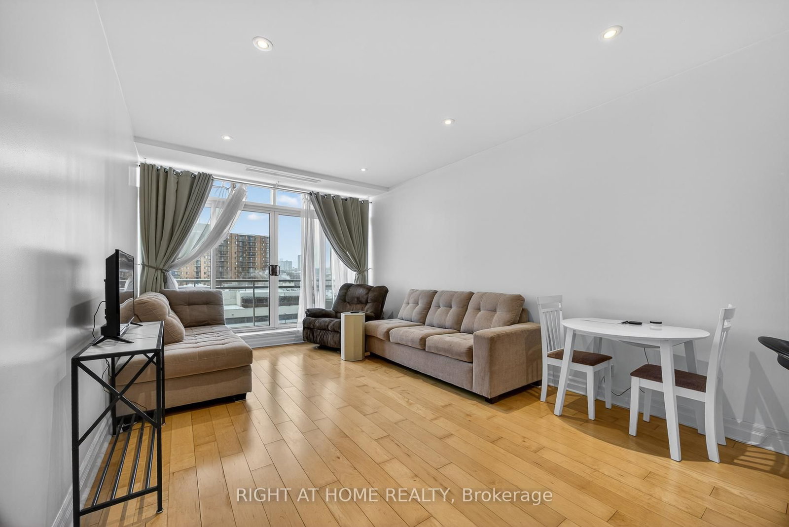 44 Bond Street W • #518 • Oshawa, ON photo 12