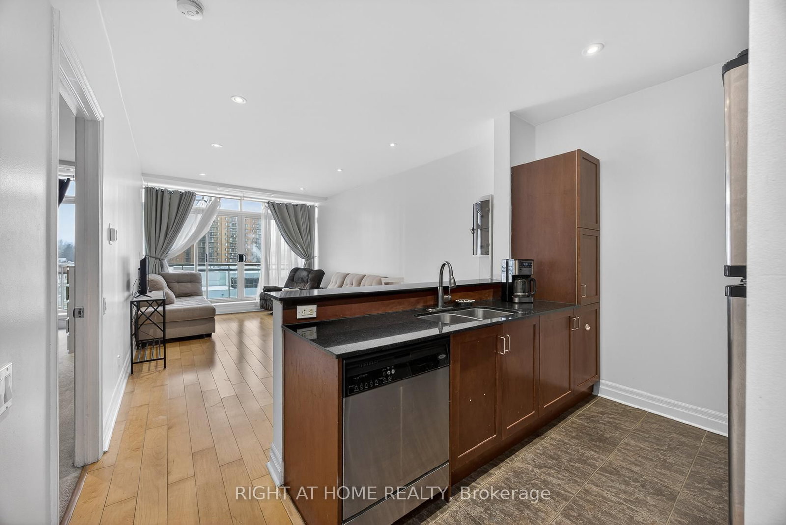 44 Bond Street W • #518 • Oshawa, ON photo 14