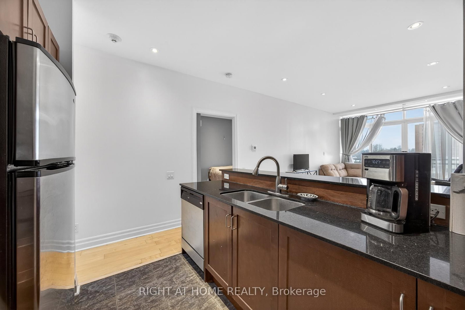 44 Bond Street W • #518 • Oshawa, ON photo 16