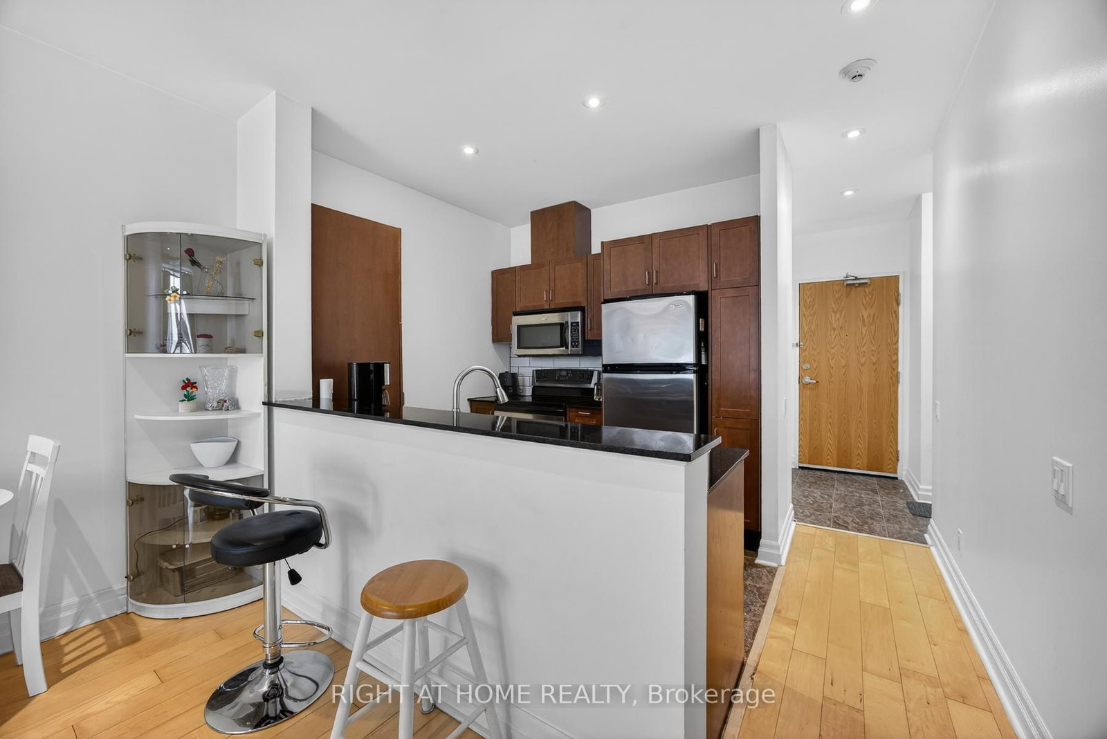 44 Bond Street W • #518 • Oshawa, ON photo 17