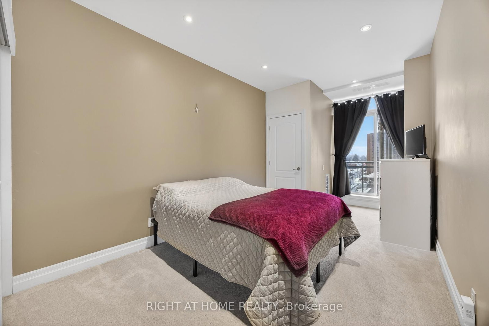 44 Bond Street W • #518 • Oshawa, ON photo 20
