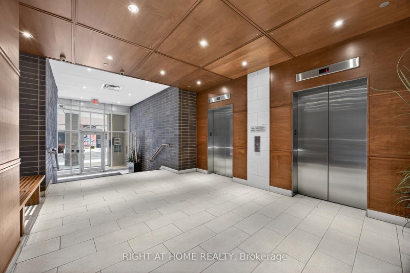 518 - 44 Bond Street W