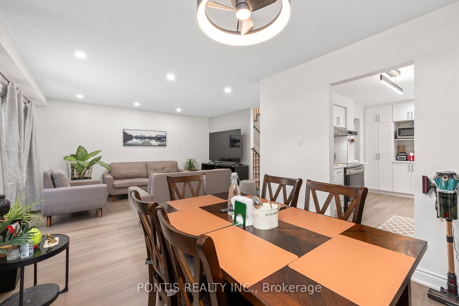 756 Cobblers Court • Pickering, ON photo 12