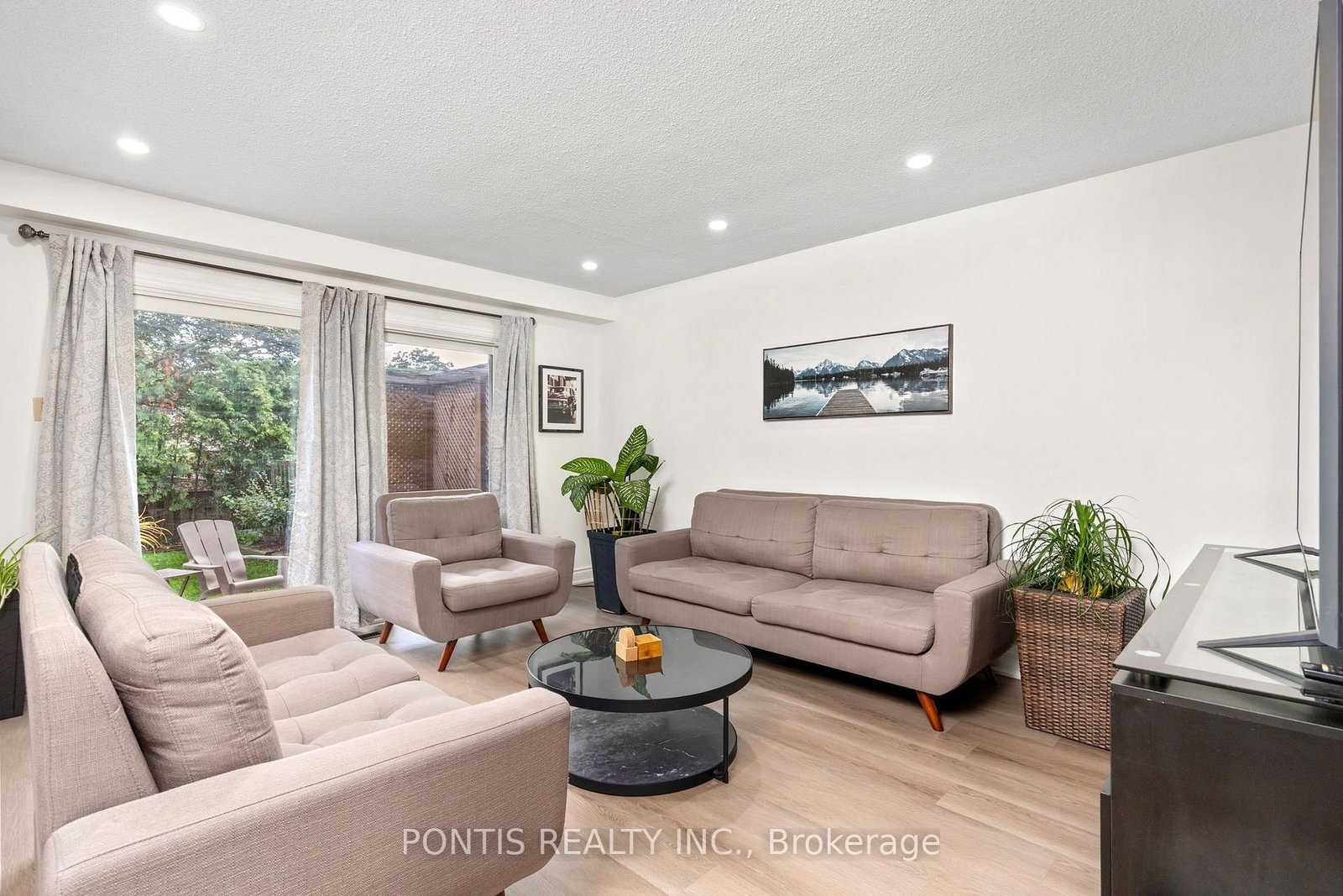 756 Cobblers Court • Pickering, ON photo 7