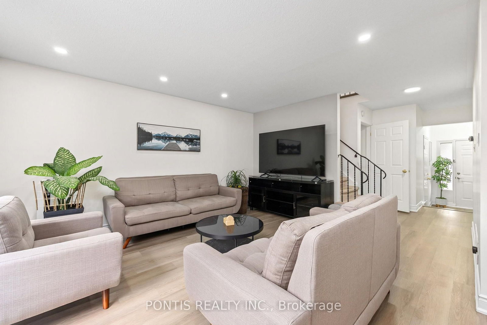 756 Cobblers Court • Pickering, ON photo 9