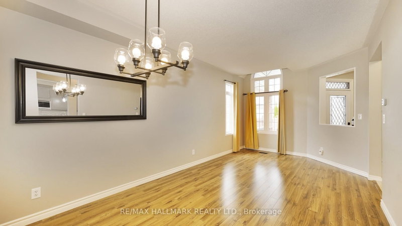 1035 Beatrice St E photo 5