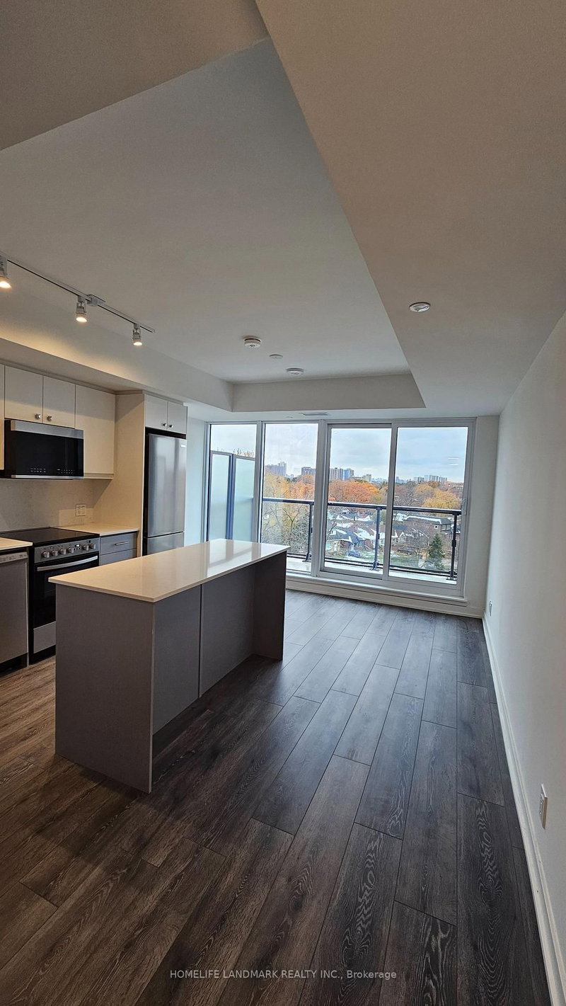 2 MANDERLEY Dr photo 3