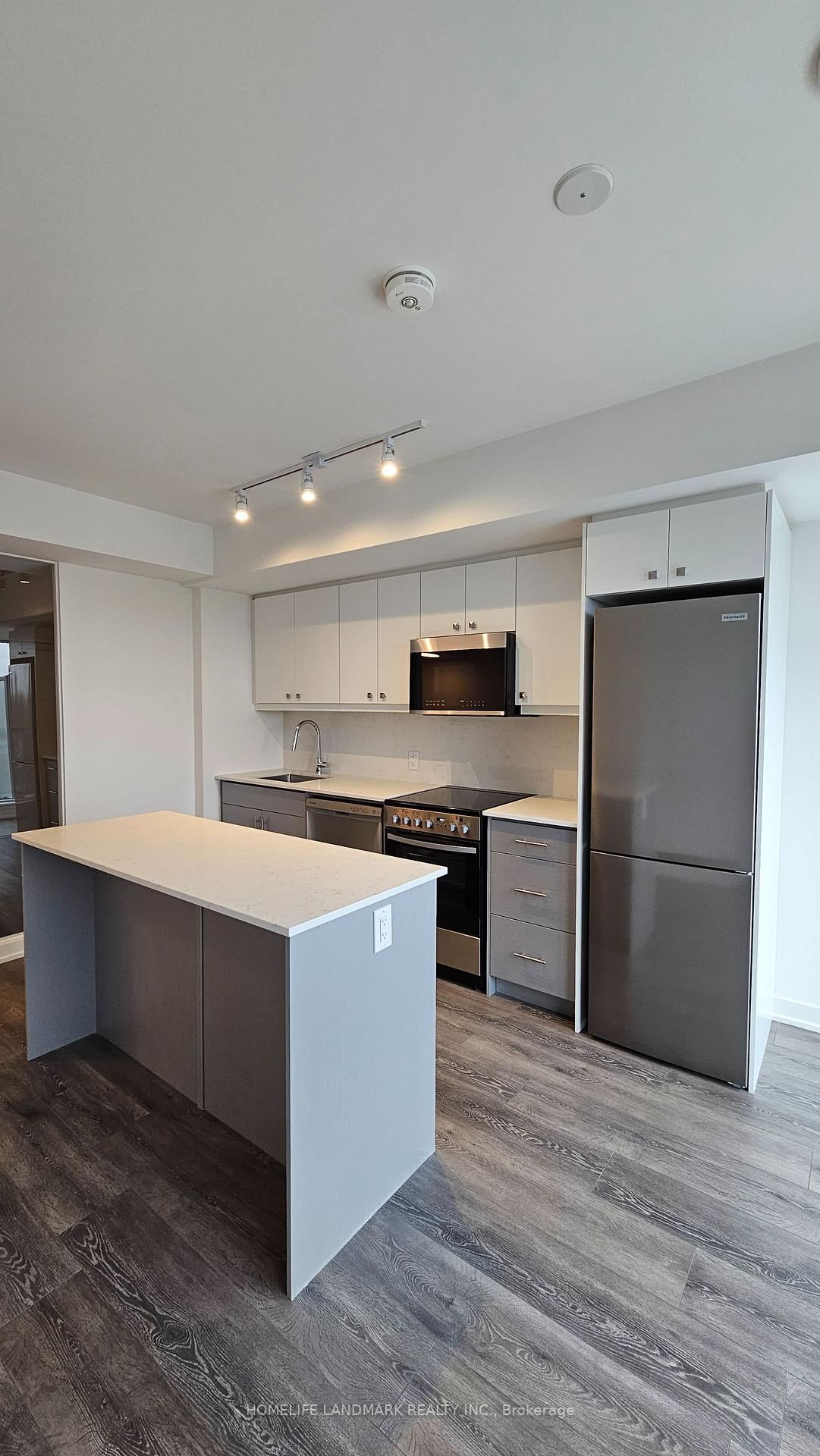 608 - 2 MANDERLEY Drive, Toronto 4
