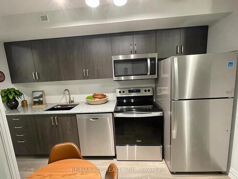 522 - 20 Meadowglen Place