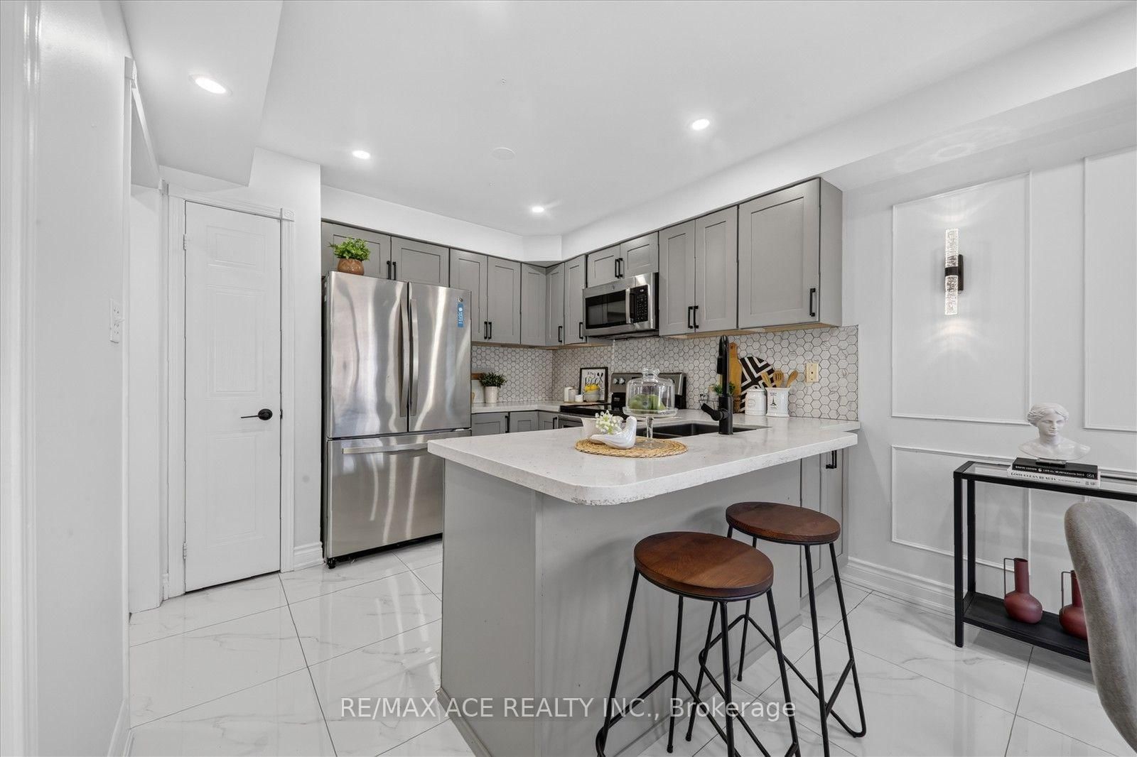 86 Solmar Avenue • Whitby, ON photo 18