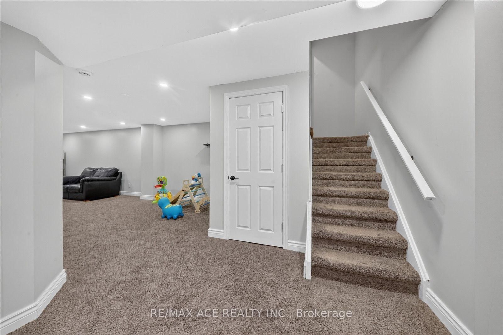 86 Solmar Avenue • Whitby, ON photo 35