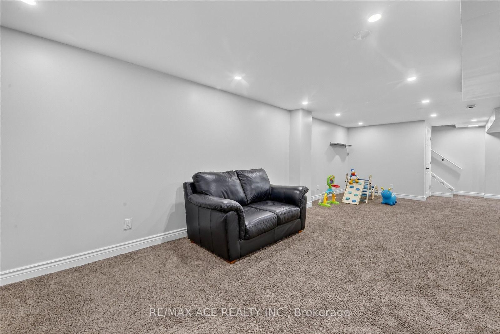 86 Solmar Avenue • Whitby, ON photo 38