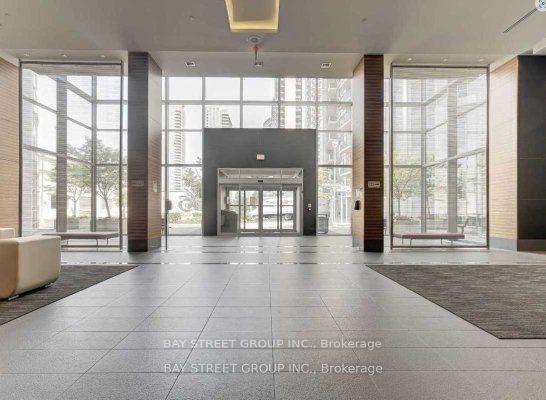 3622 - 135 Village Green Square