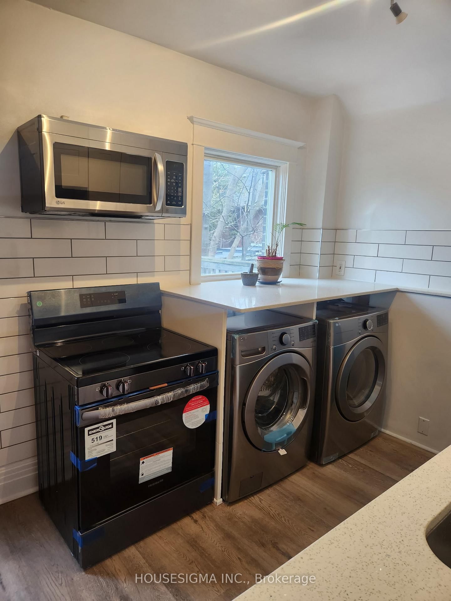 256 Woodbine Avenue • Toronto, ON photo 17