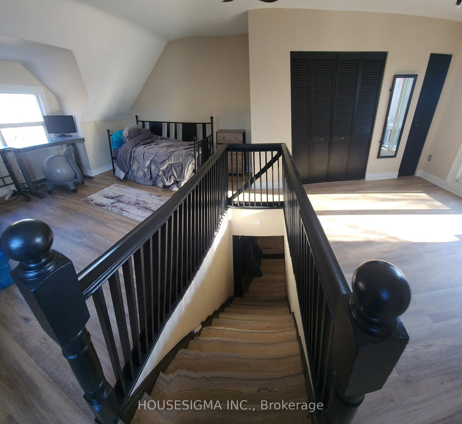 256 Woodbine Avenue • Toronto, ON photo 21