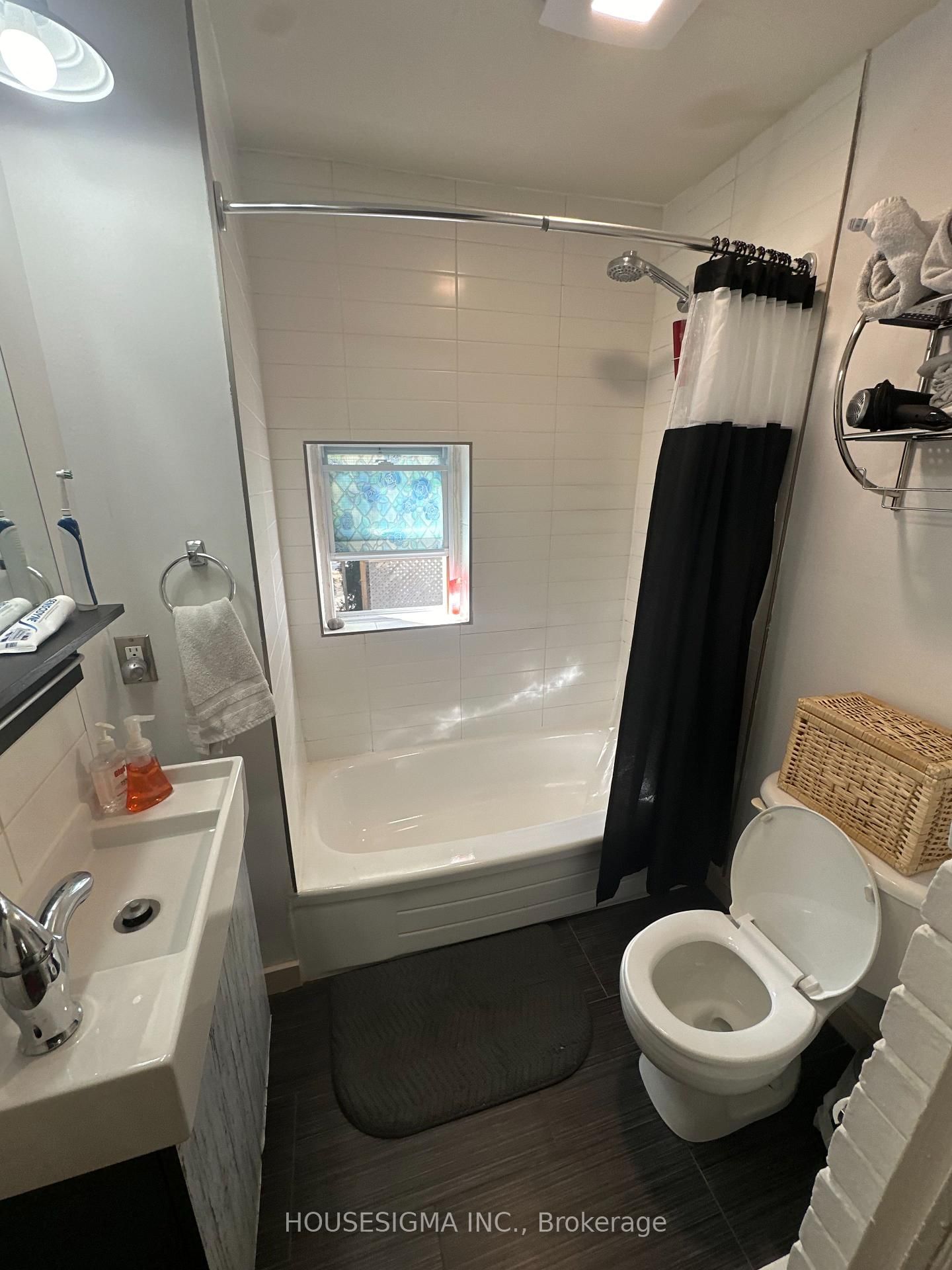 256 Woodbine Avenue • Toronto, ON photo 37