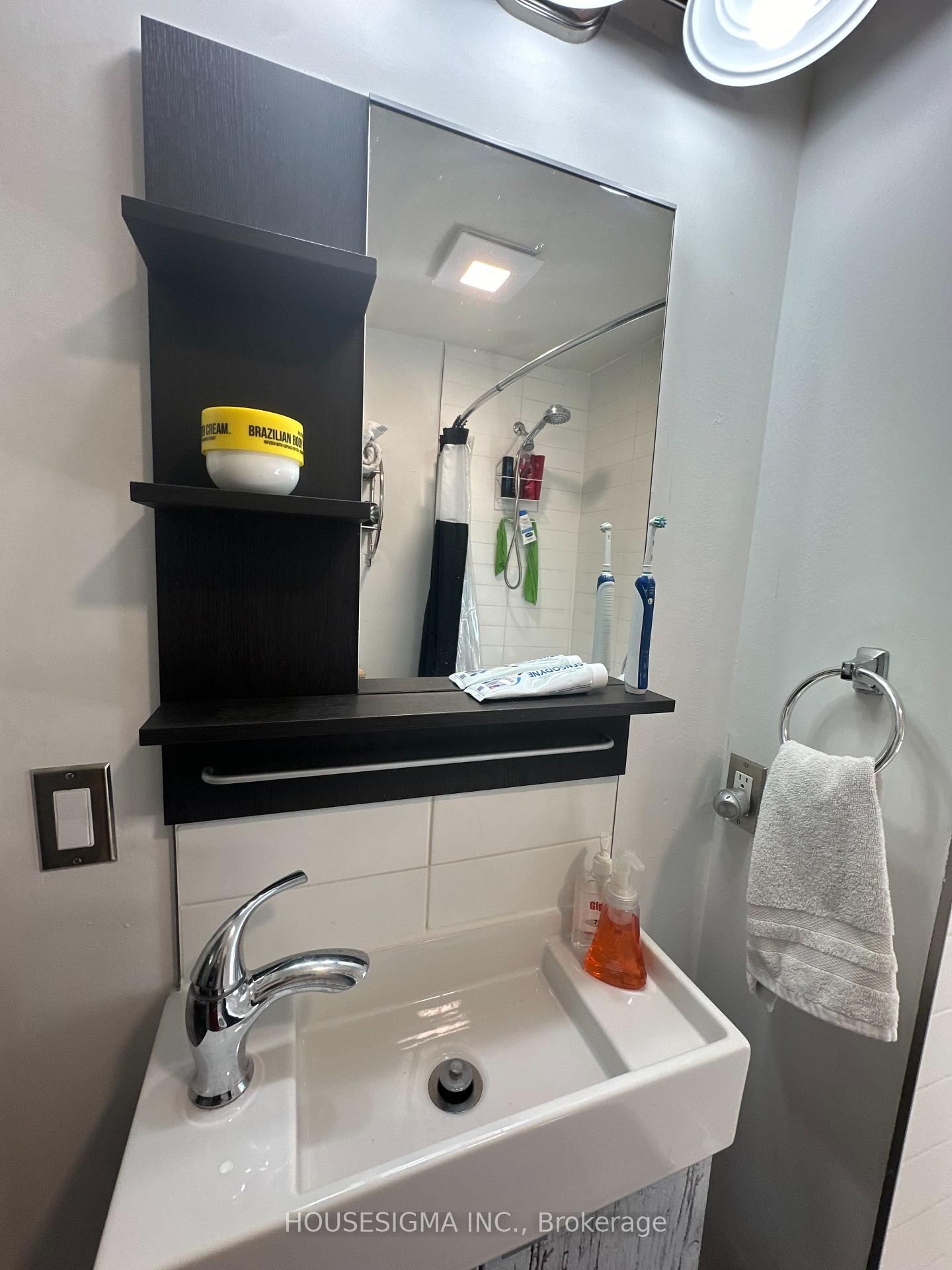 256 Woodbine Avenue • Toronto, ON photo 39