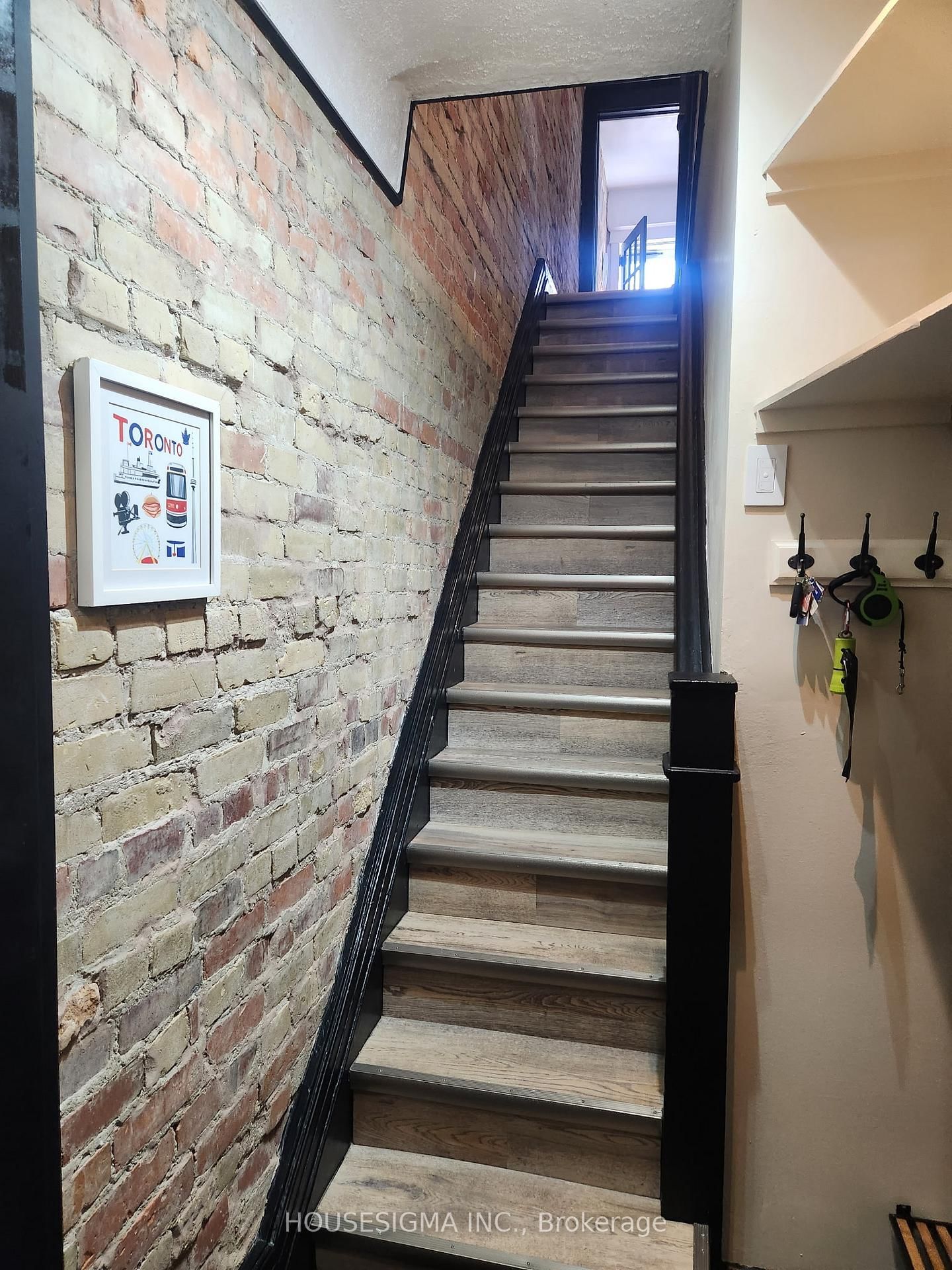 256 Woodbine Avenue • Toronto, ON photo 4