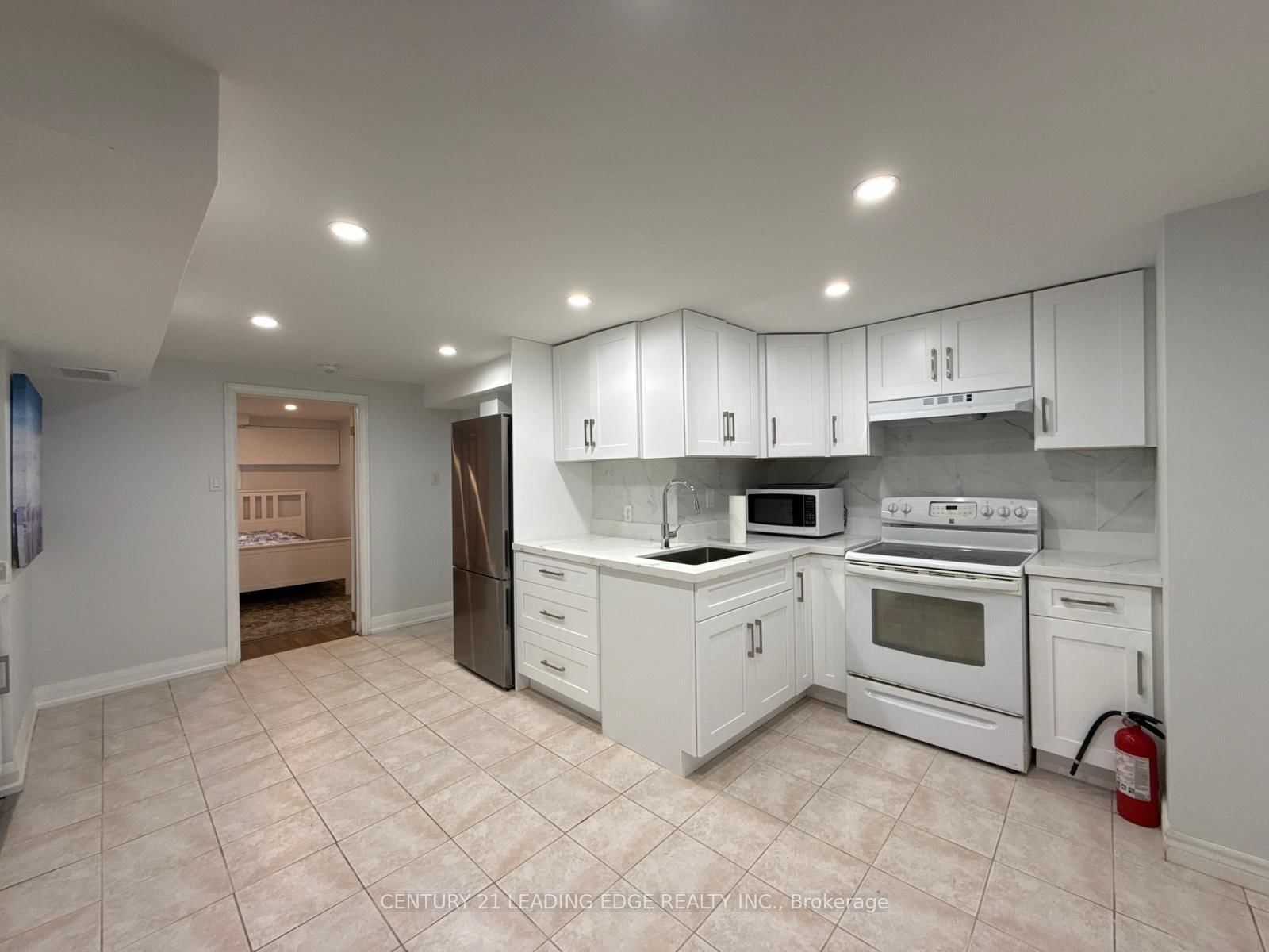 Lower - 753 Glenforest Street, Oshawa 3