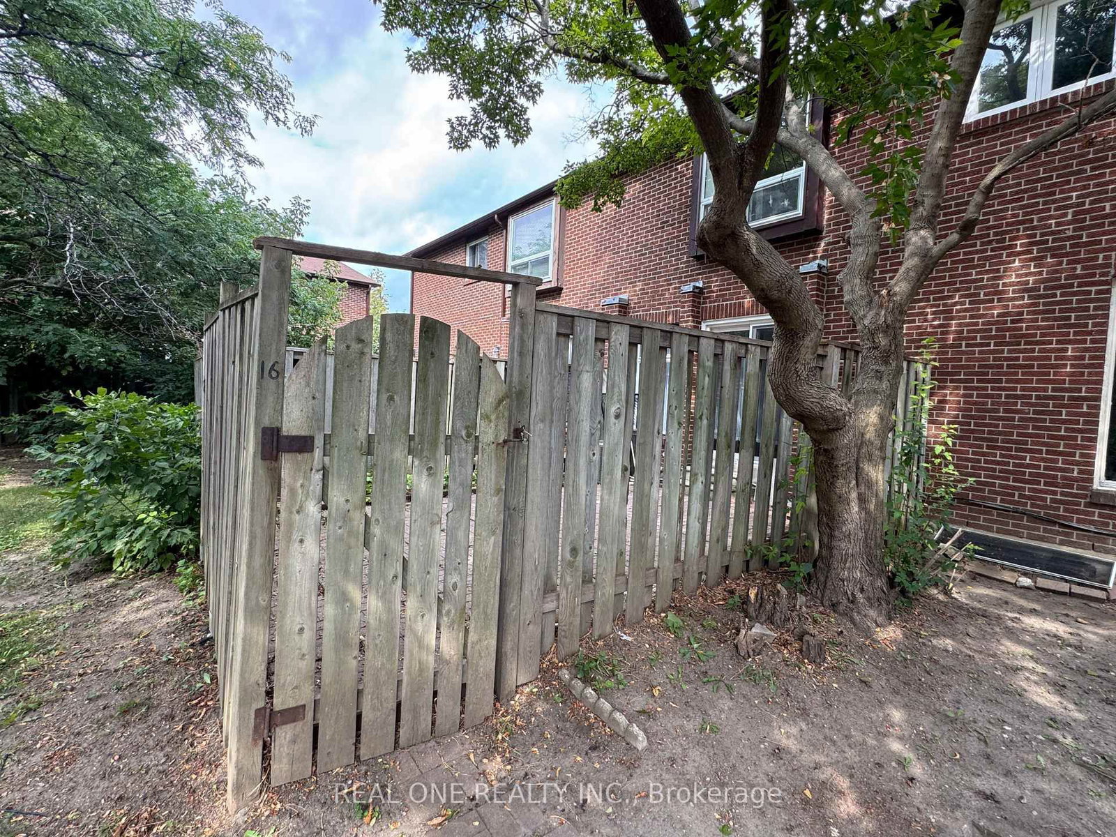 72 Dusay Place • #16 • Toronto, ON photo 4