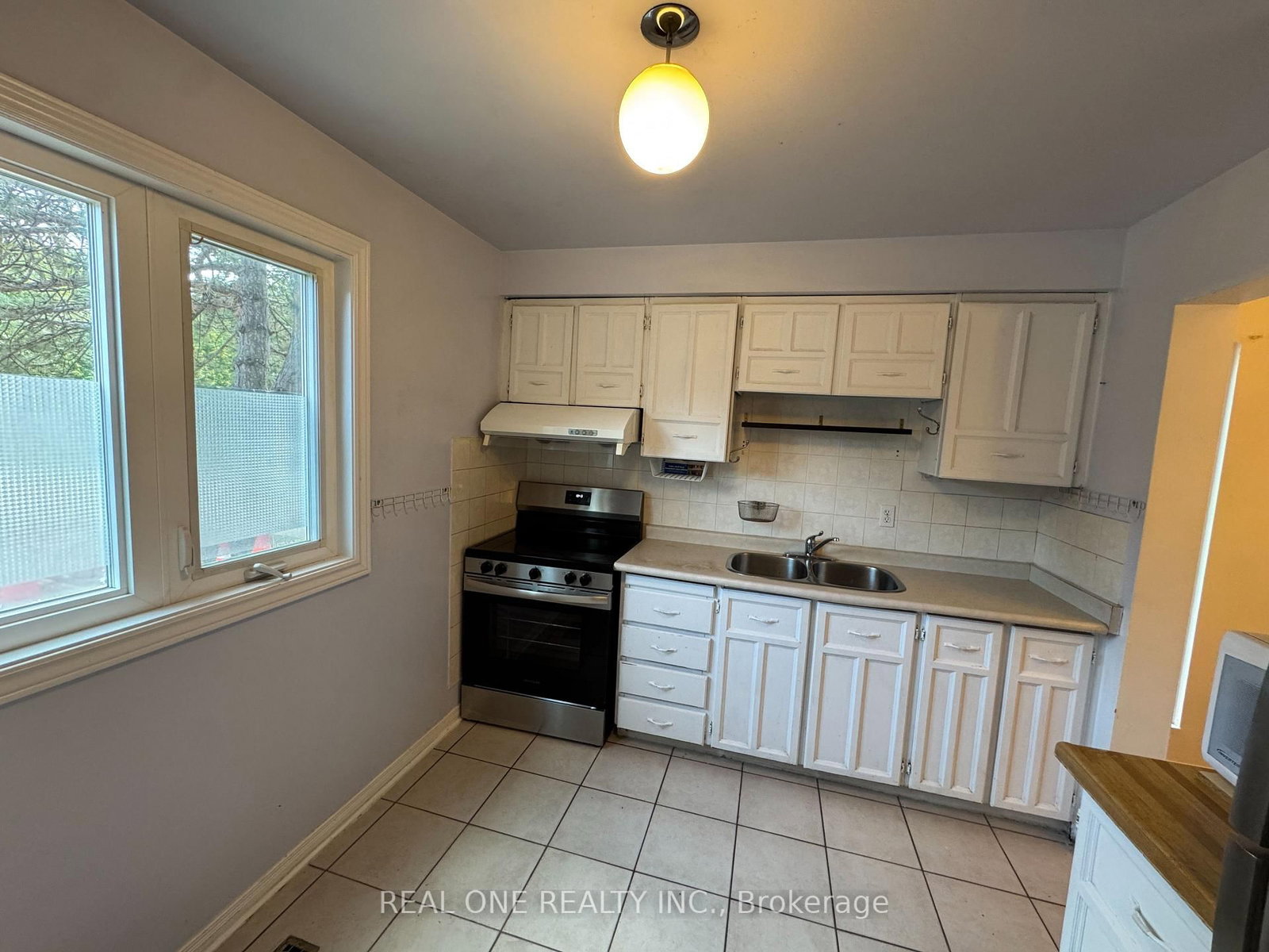 72 Dusay Place • #16 • Toronto, ON photo 9