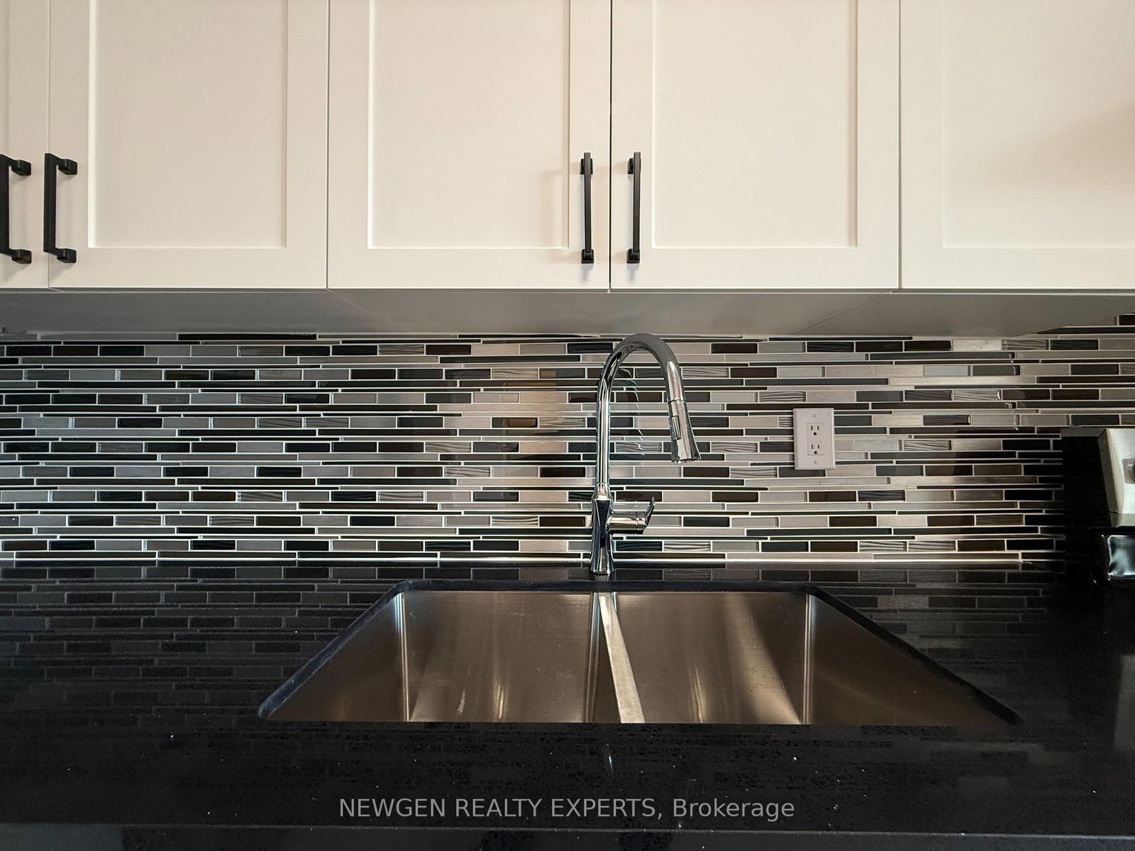 502-3 Massey Sq, Toronto, view 17