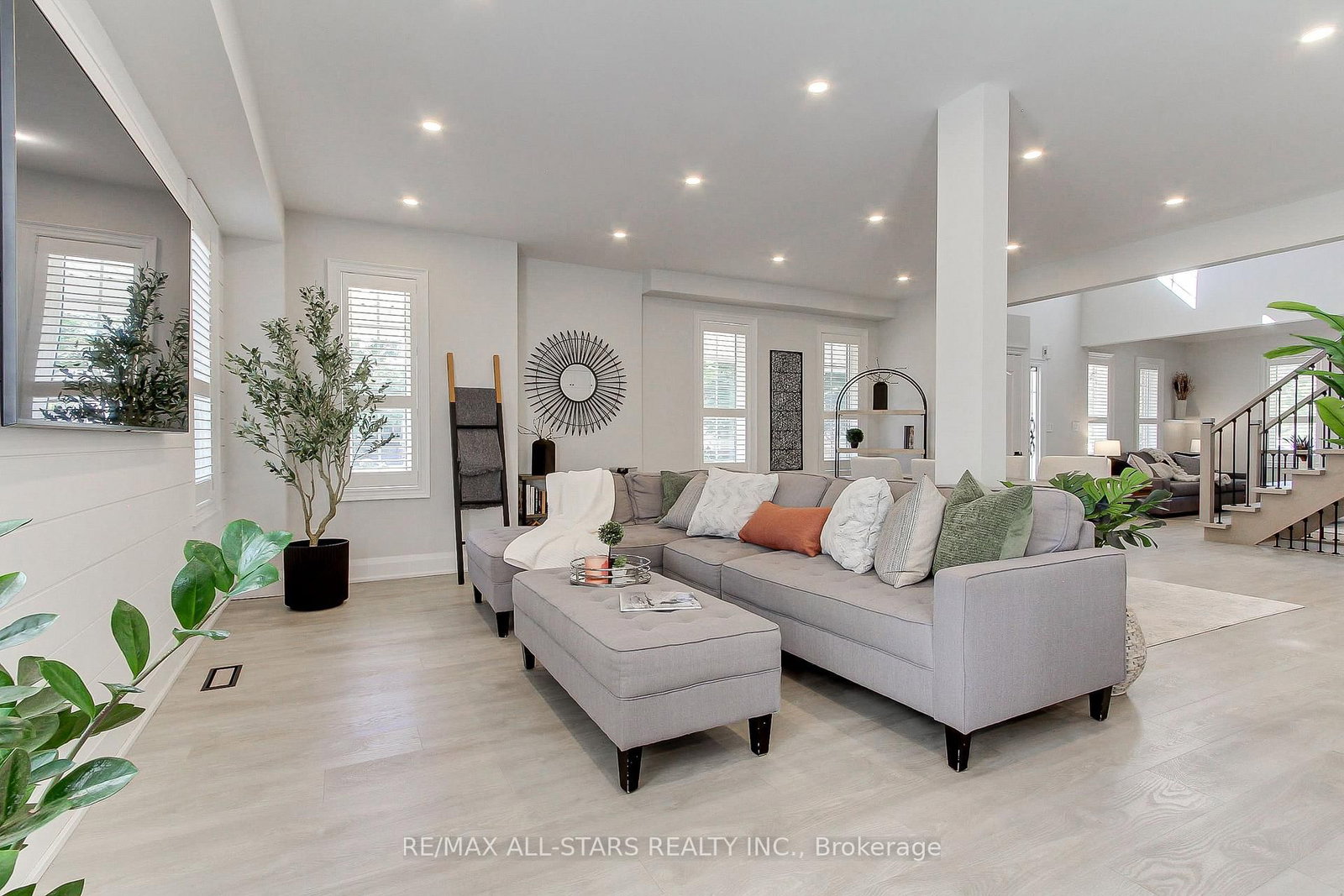 1 Hatch Street • Whitby, ON photo 11