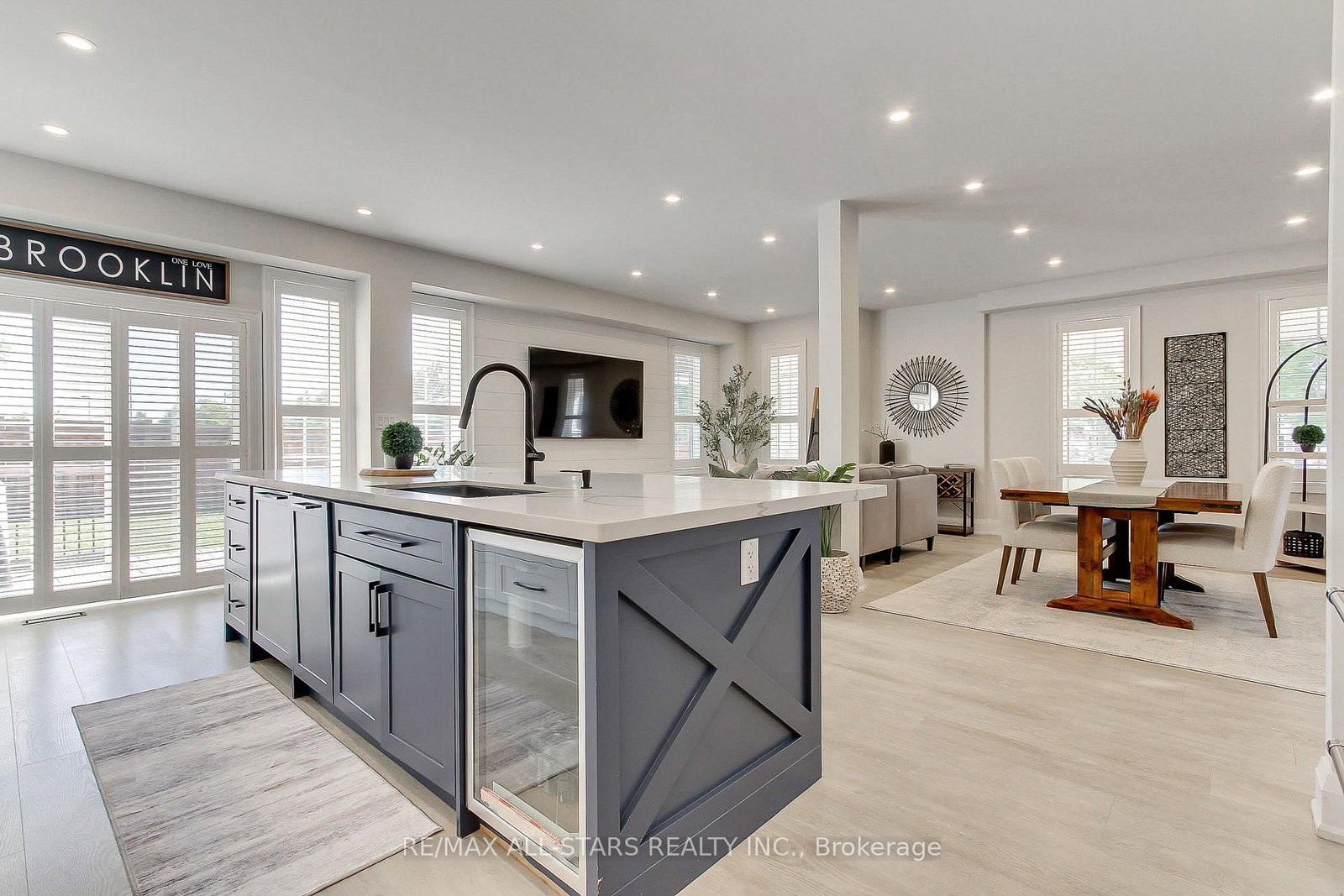 1 Hatch Street • Whitby, ON photo 16