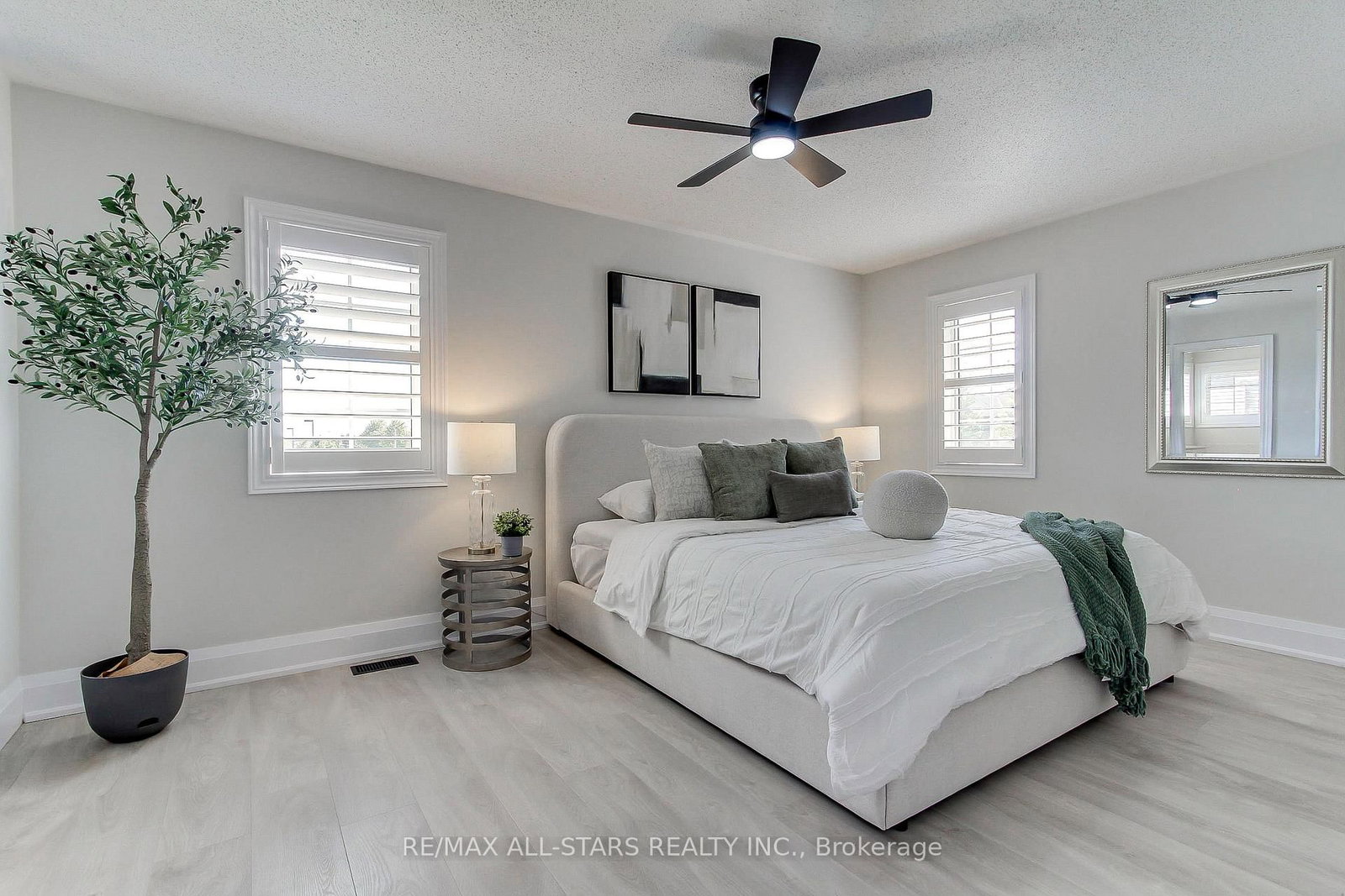 1 Hatch Street • Whitby, ON photo 20