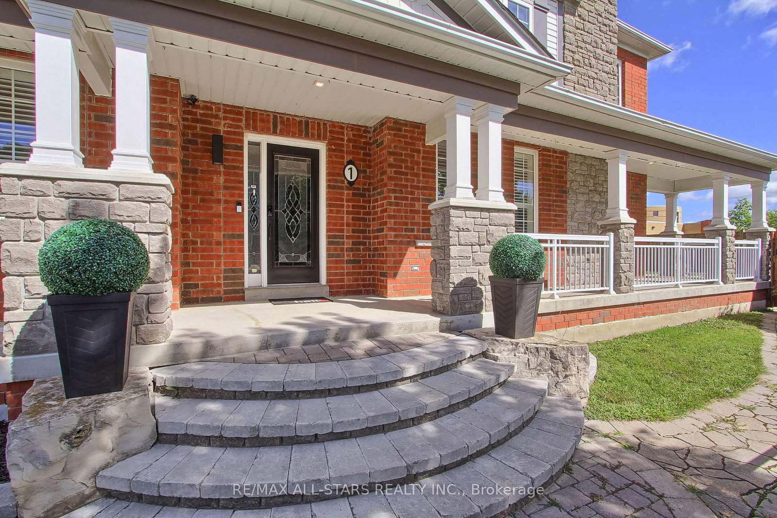1 Hatch Street • Whitby, ON photo 3