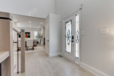 1 Hatch Street • Whitby, ON photo 4