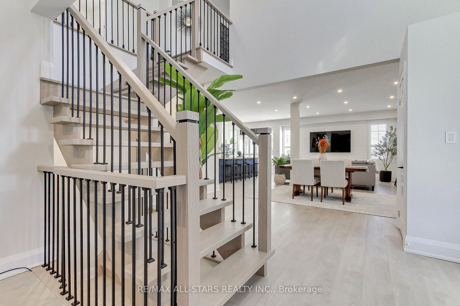 1 Hatch Street • Whitby, ON photo 5