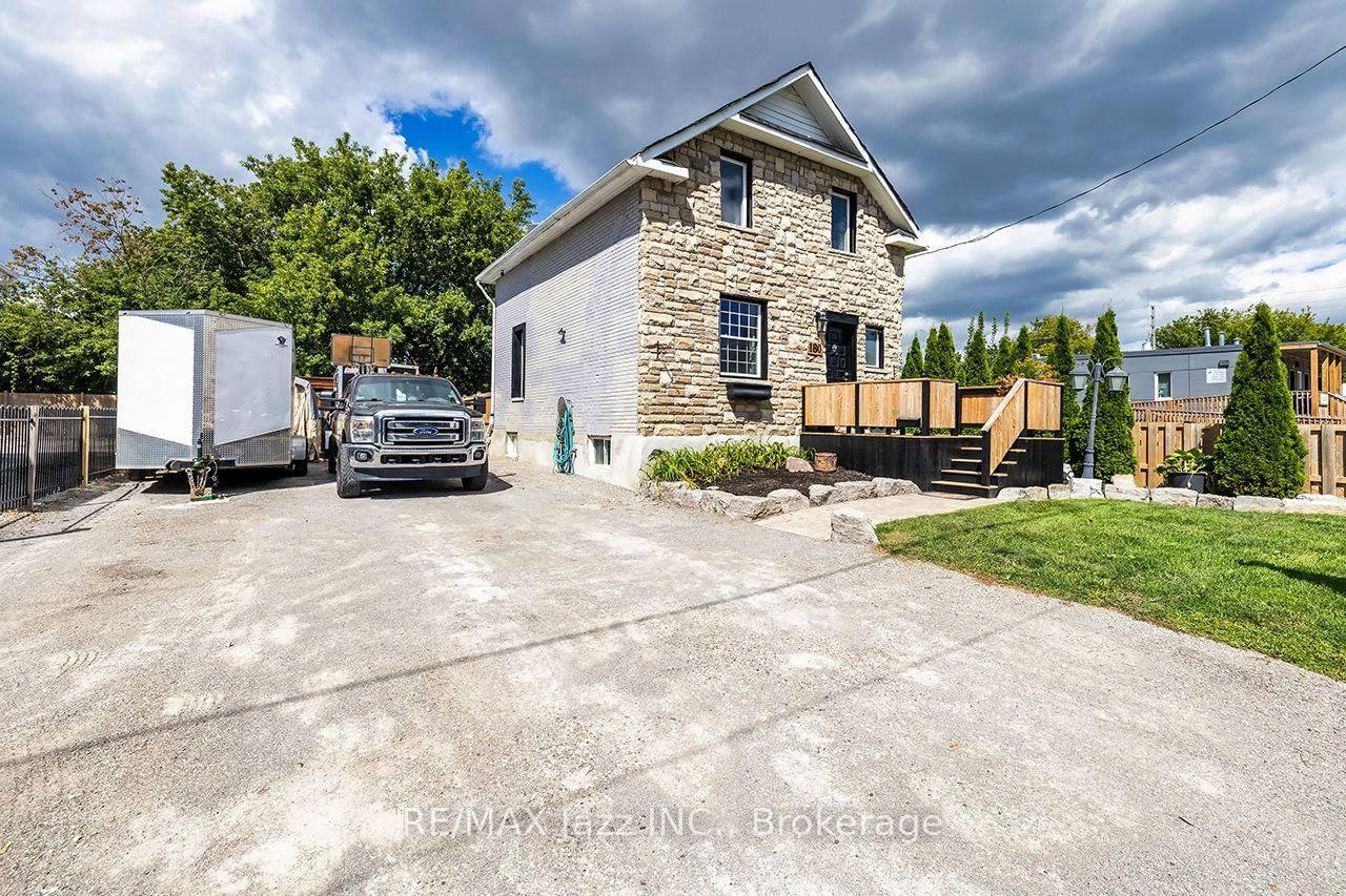 180 Olive Avenue • Oshawa, ON photo 2