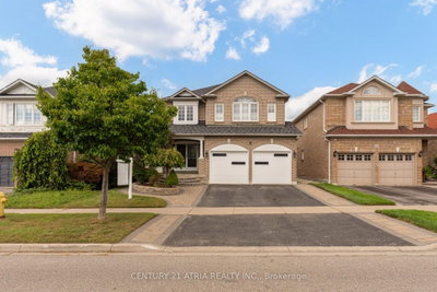 14 Robert Attersley Drive W