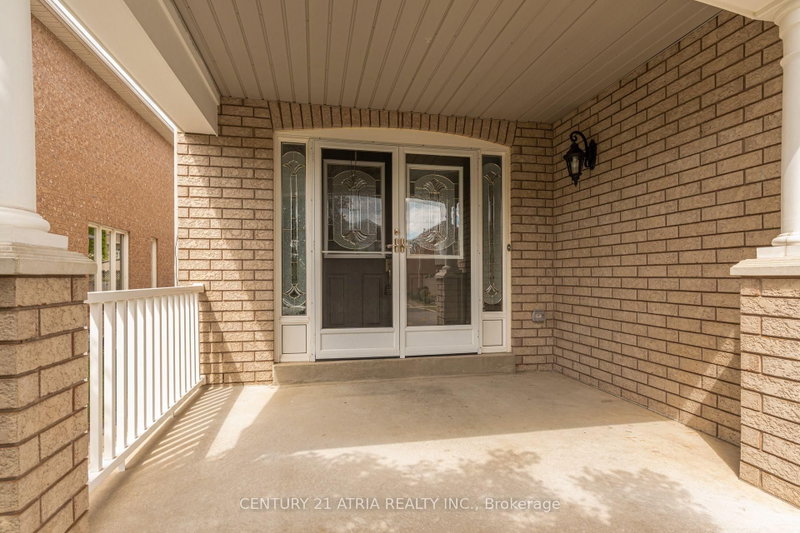 14 Robert Attersley Drive W