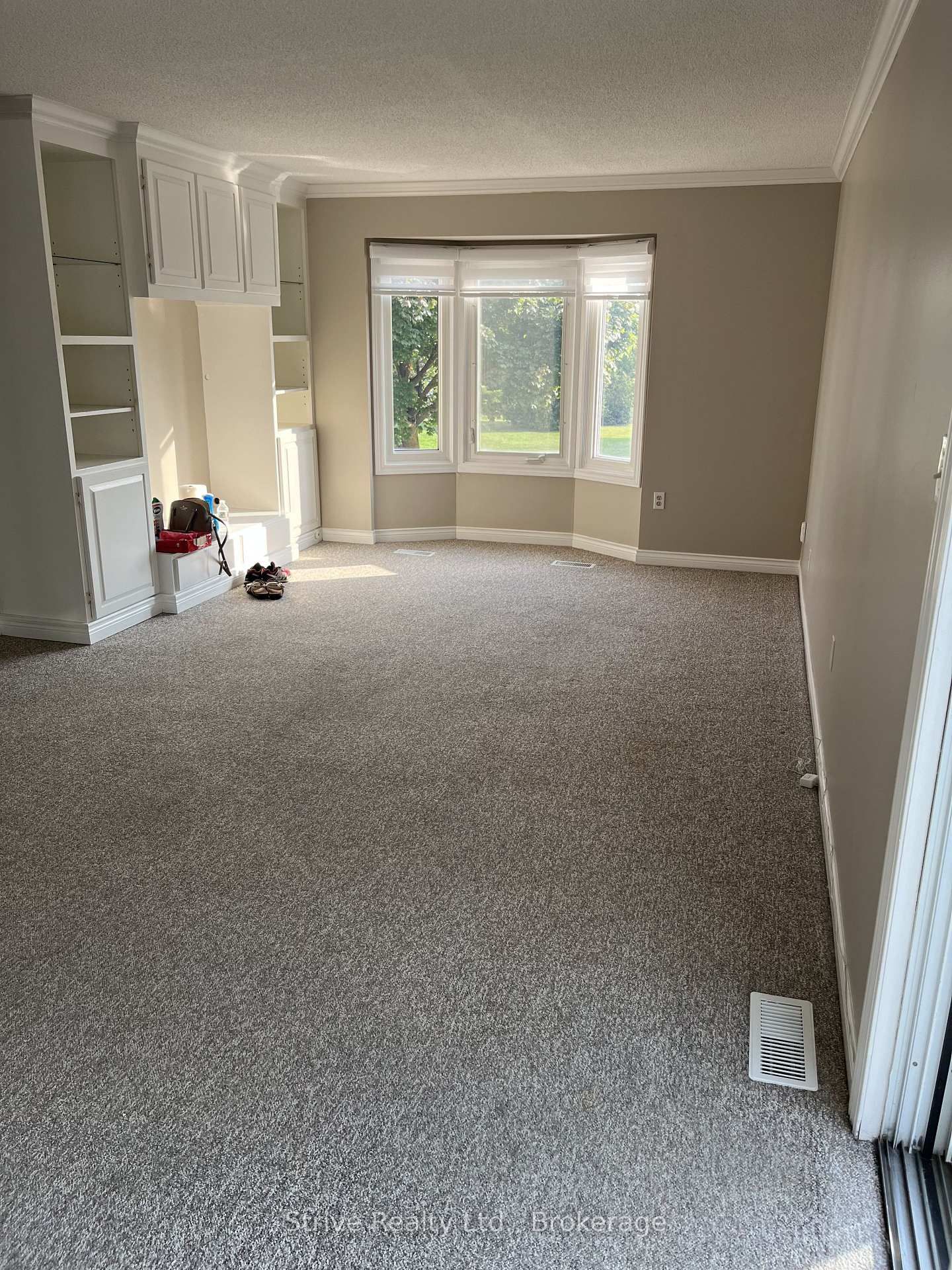 1013 Attersley Drive • Oshawa, ON photo 3