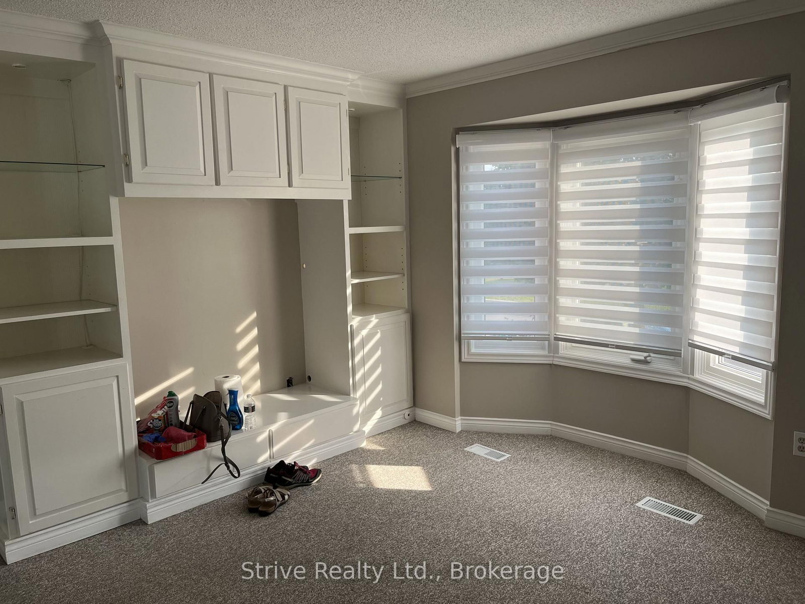 1013 Attersley Drive • Oshawa, ON photo 4