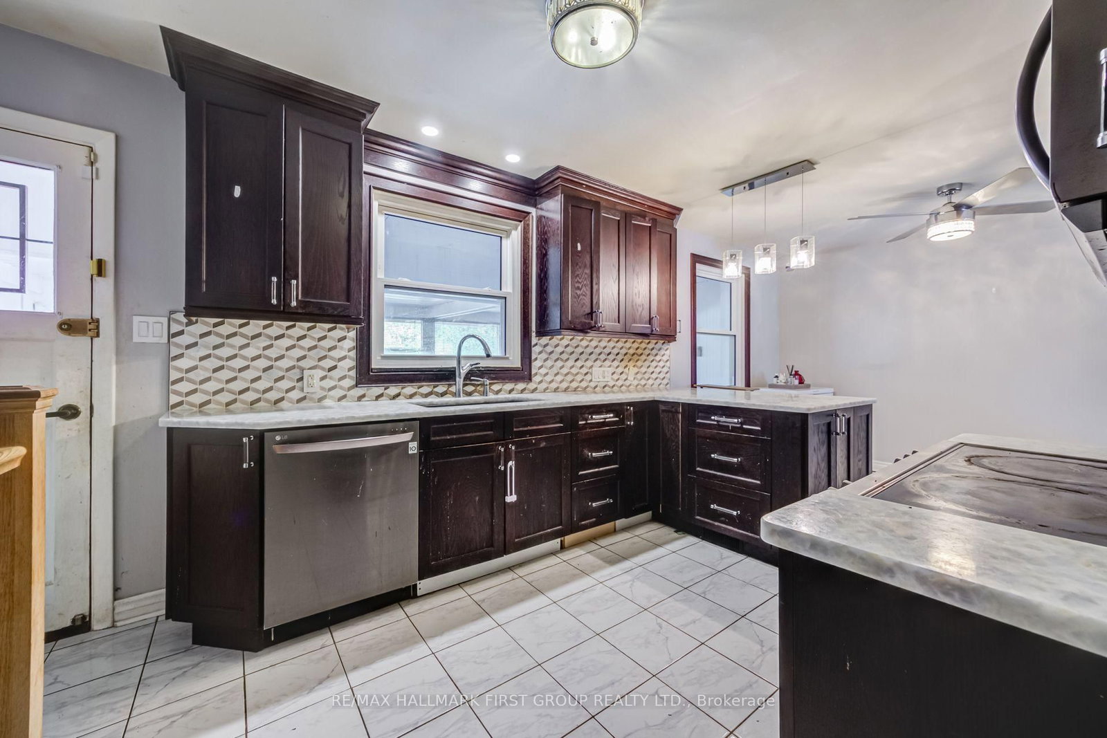 180 Sherwood Avenue • Oshawa, ON photo 7