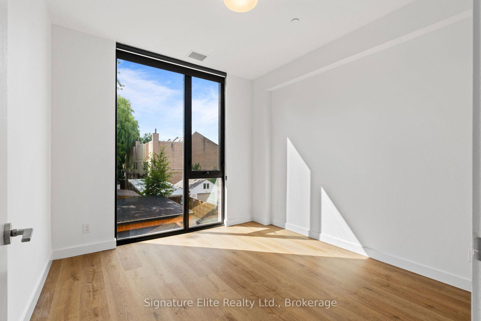201-1075 Queen St, Toronto, view 4