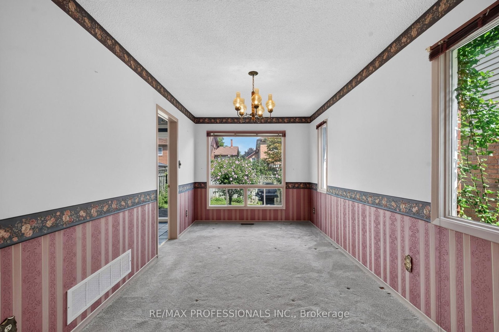 1001 Redbird Crescent • Pickering, ON photo 10