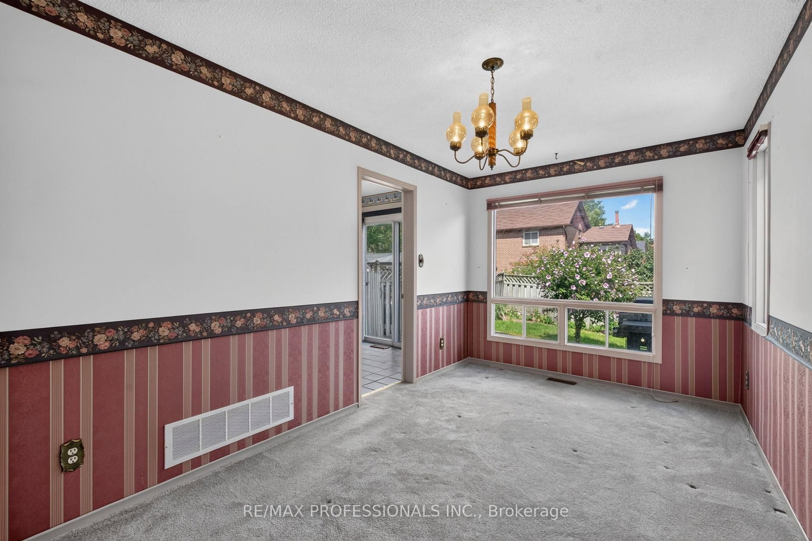1001 Redbird Crescent • Pickering, ON photo 11