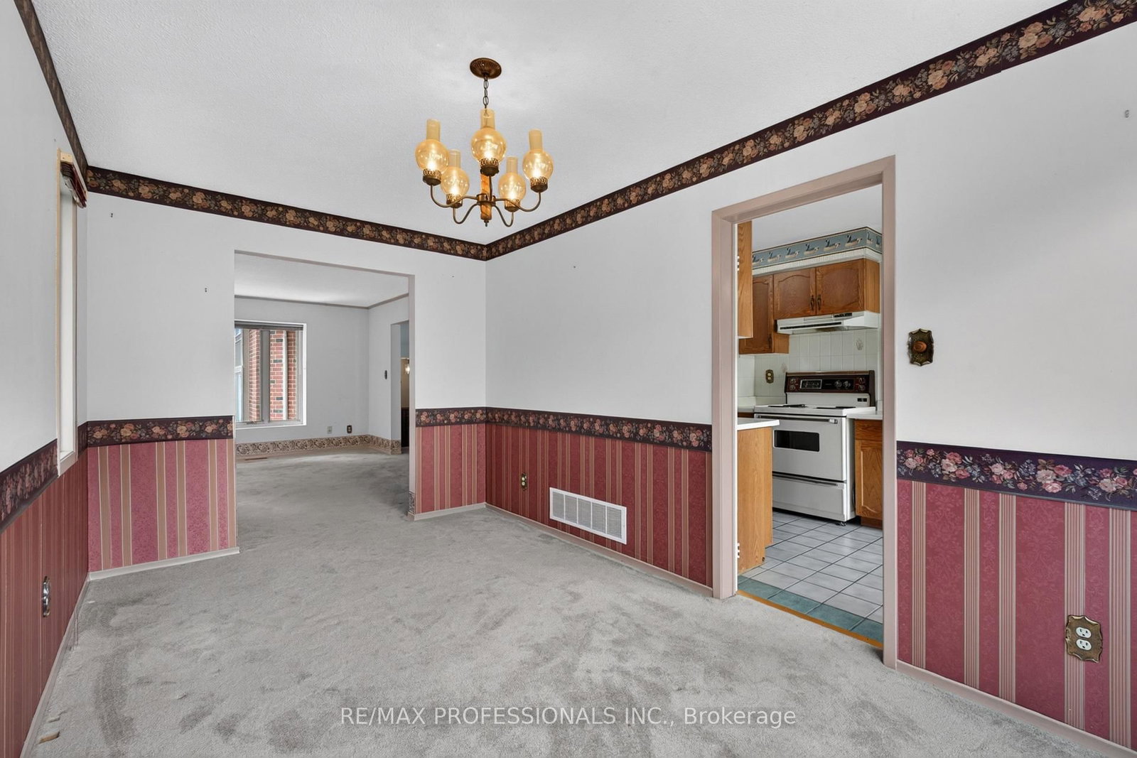 1001 Redbird Crescent • Pickering, ON photo 12