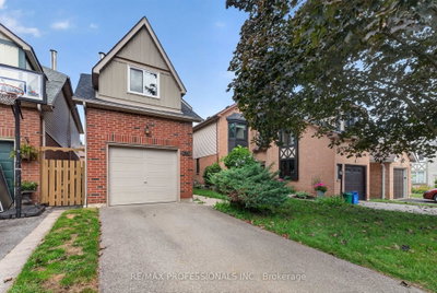 1001 Redbird Crescent • Pickering, ON photo 2