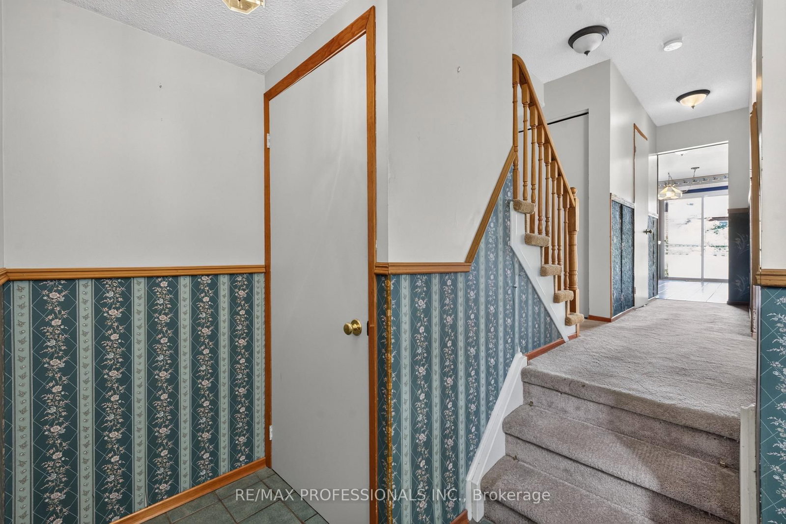 1001 Redbird Crescent • Pickering, ON photo 4
