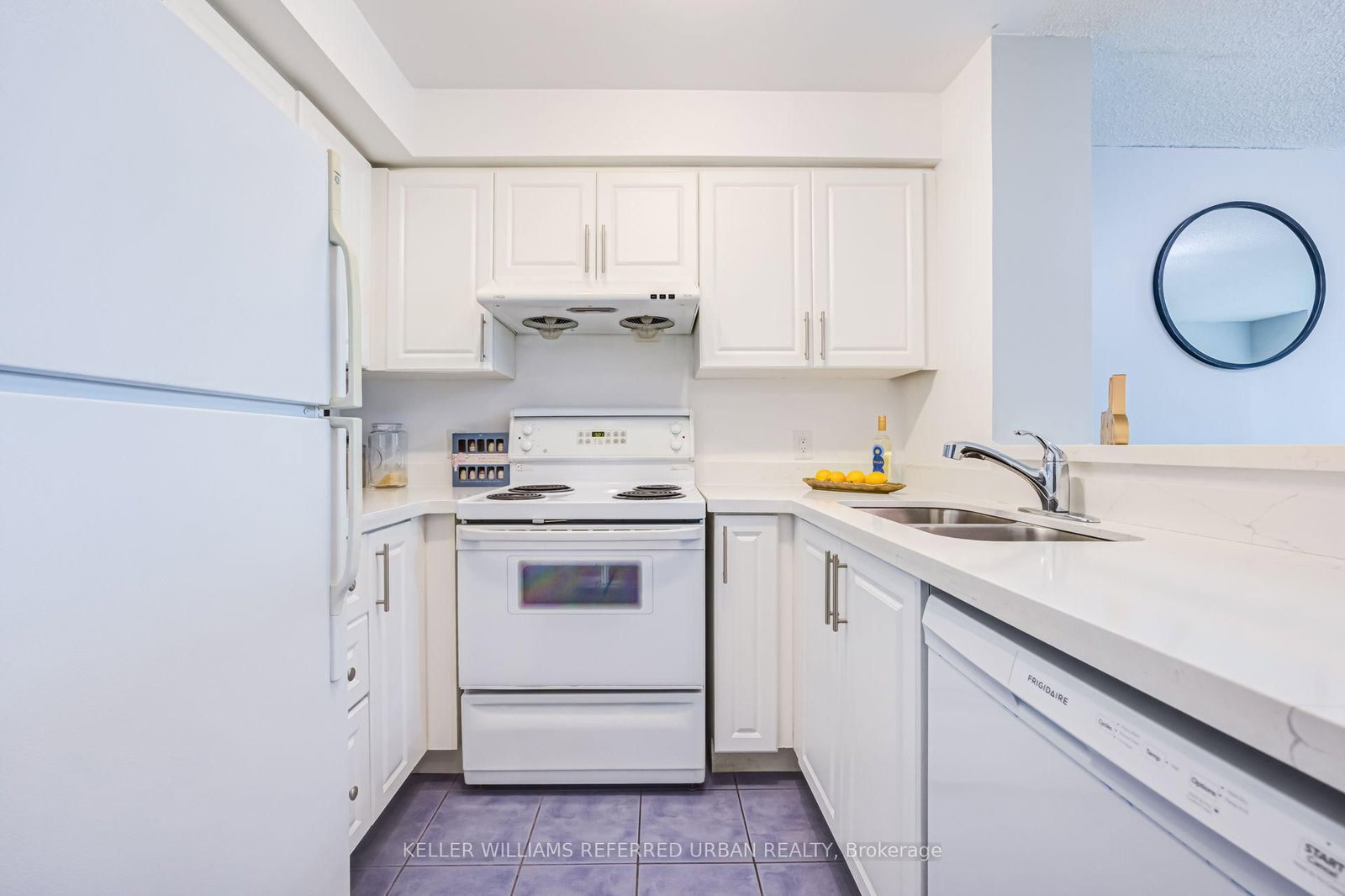 11 Lee Centre Drive • #1908 • Toronto, ON photo 8