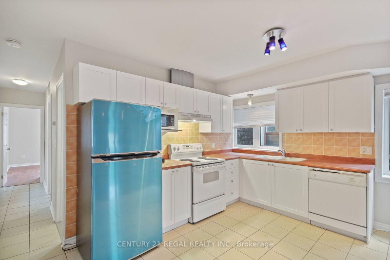 2nd Floor - 1117 Queen Street E