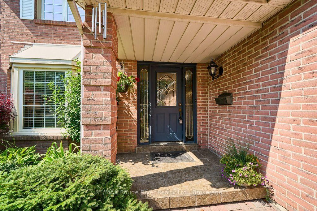 939 Catskill Drive • Oshawa, ON photo 5
