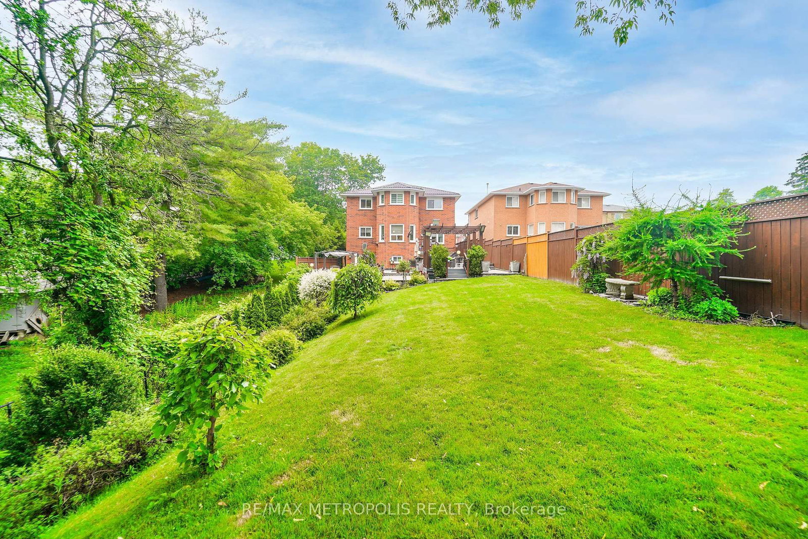 37 Bennett Road • Toronto, ON photo 17