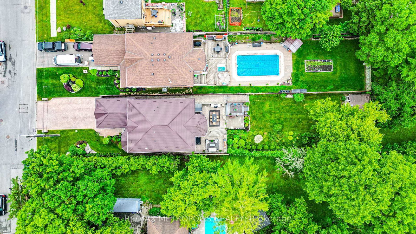 37 Bennett Road • Toronto, ON photo 3