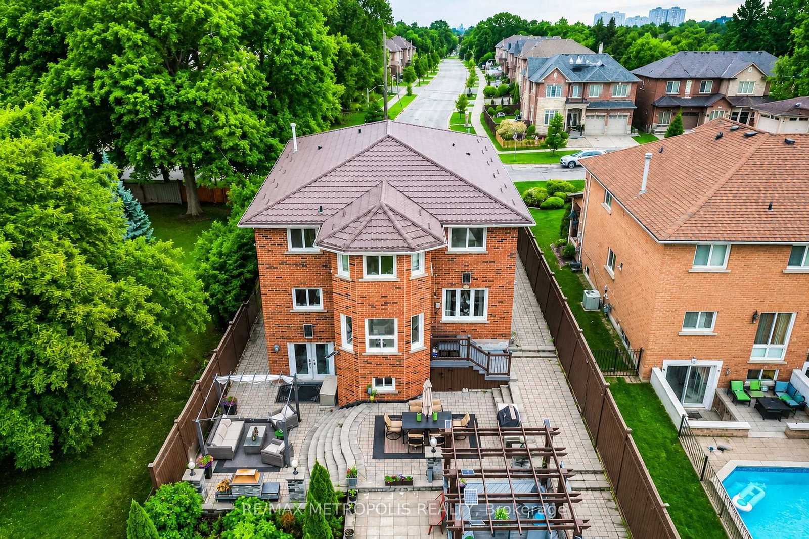 37 Bennett Road • Toronto, ON photo 6